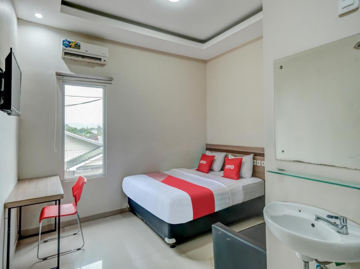 Oyo 90986 Hotel Srikandi Adisucipto Kalasan Экстерьер фото